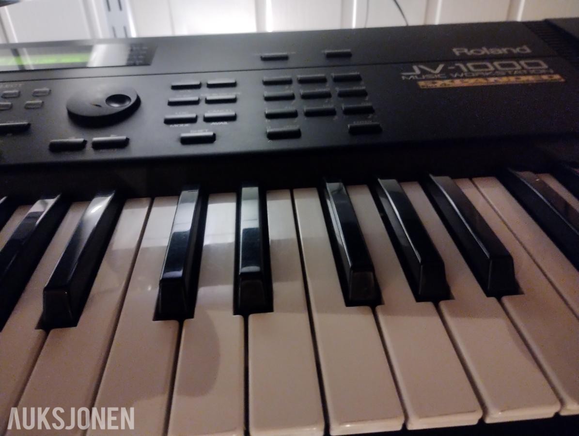 1997 Roland keyboard JV1000