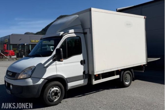 2010 Iveco Daily med komplett sandbåseutstyr - Atlas Copco kompressor og utstyr