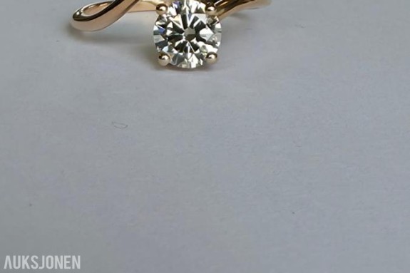 1.01CT ENSTENS DIAMANTRING I 14K GULL. HELT NATURLIG DIAMANT! TAKSTBREV OG SERTIFIKAT!