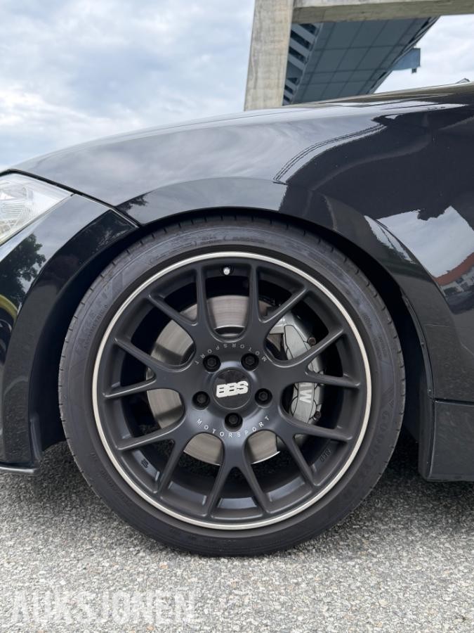 2011 BMW 135i Performance Cruisekontroll, Ryggekamera, Soltak