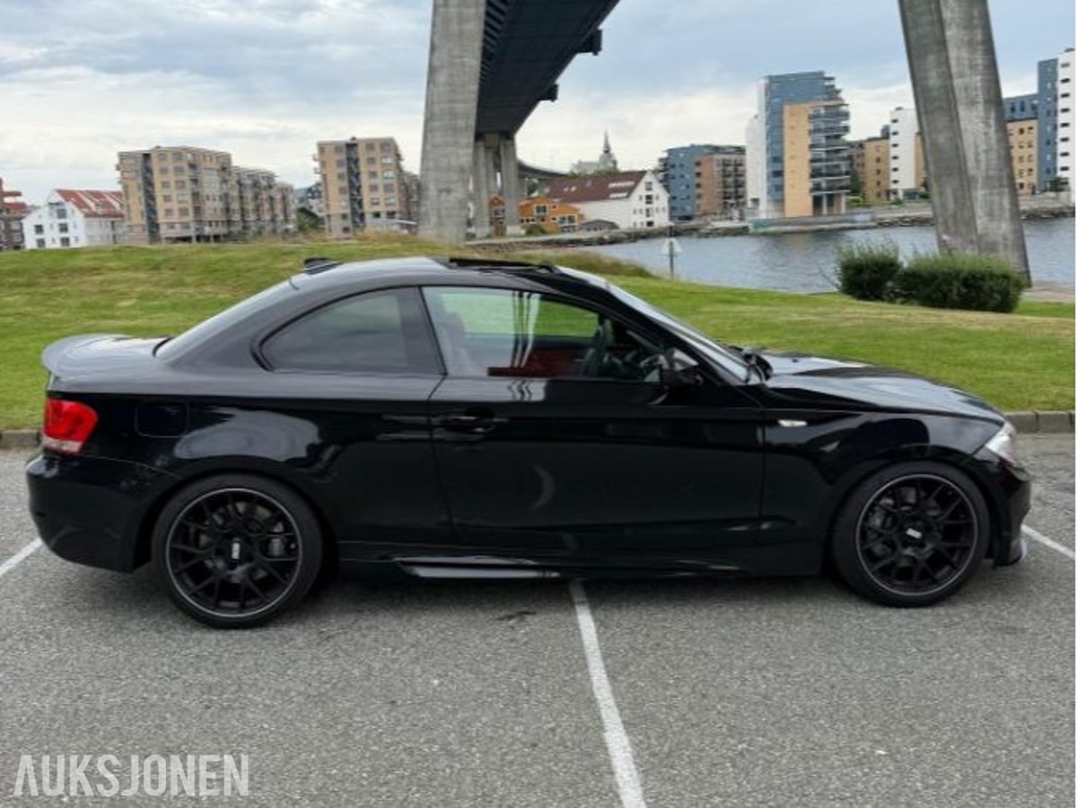 2011 BMW 135i Performance Cruisekontroll, Ryggekamera, Soltak
