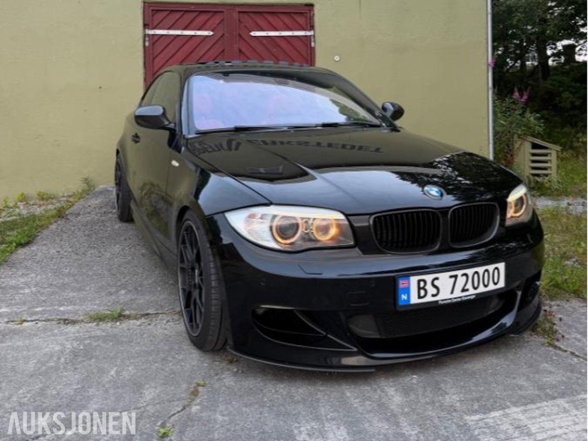 2011 BMW 135i Performance Cruisekontroll, Ryggekamera, Soltak