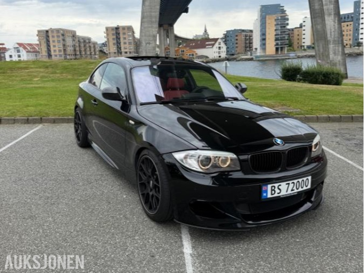 2011 BMW 135i Performance Cruisekontroll, Ryggekamera, Soltak