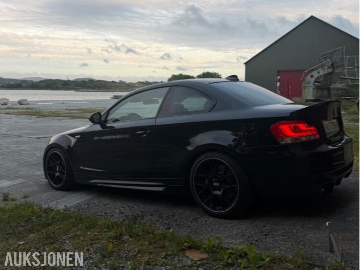 2011 BMW 135i Performance Cruisekontroll, Ryggekamera, Soltak