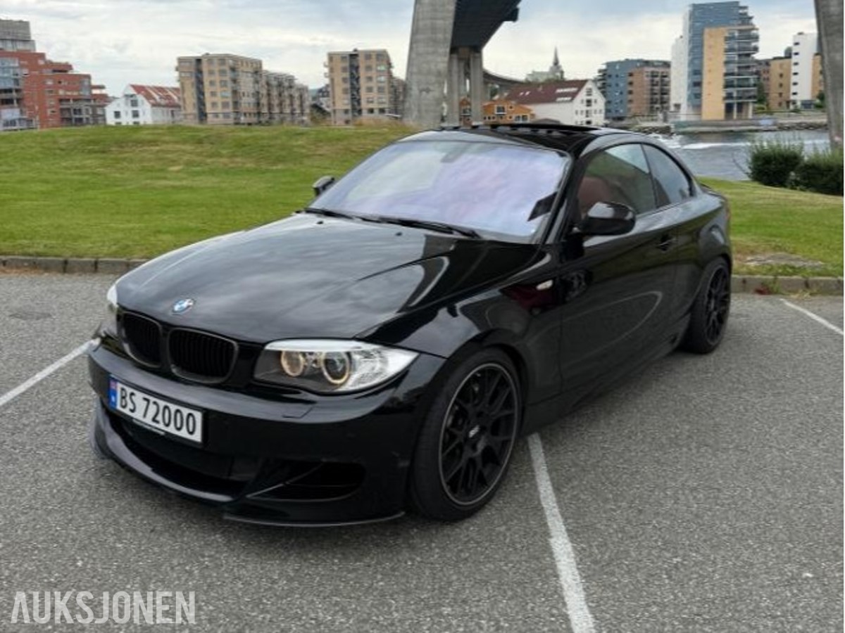 2011 BMW 135i Performance Cruisekontroll, Ryggekamera, Soltak