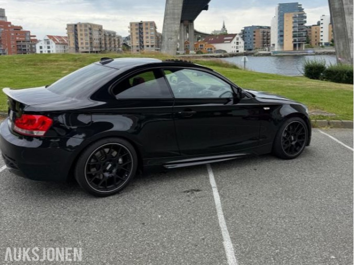 2011 BMW 135i Performance Cruisekontroll, Ryggekamera, Soltak