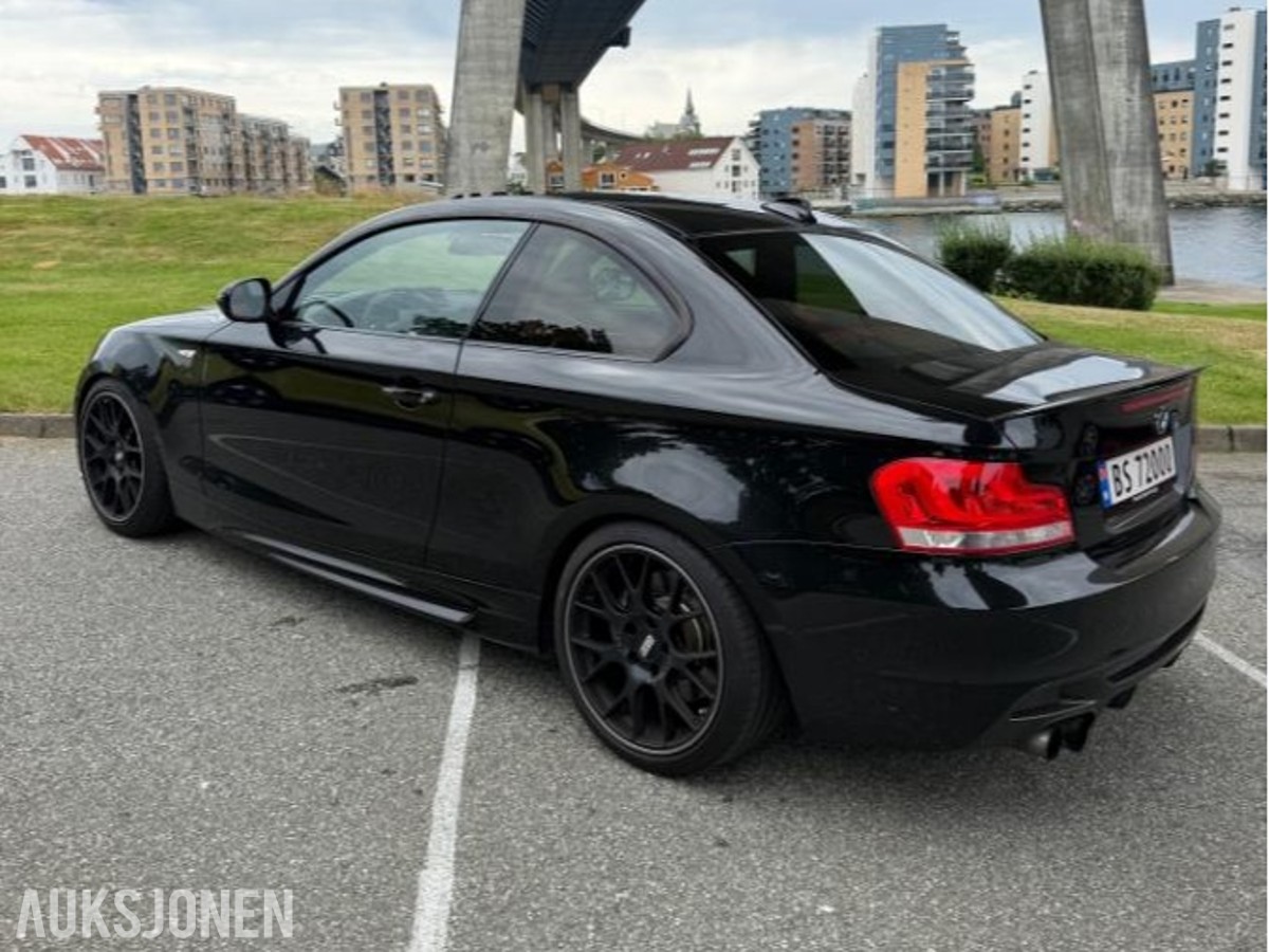 2011 BMW 135i Performance Cruisekontroll, Ryggekamera, Soltak