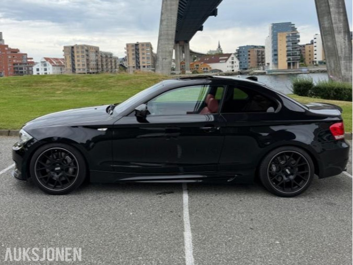 2011 BMW 135i Performance Cruisekontroll, Ryggekamera, Soltak