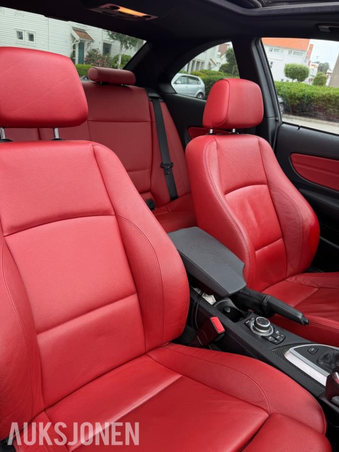 2011 BMW 135i Performance Cruisekontroll, Ryggekamera, Soltak