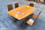 Spisebord med 5 stoler og ileggsplate
