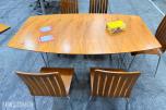 Spisebord med 5 stoler og ileggsplate