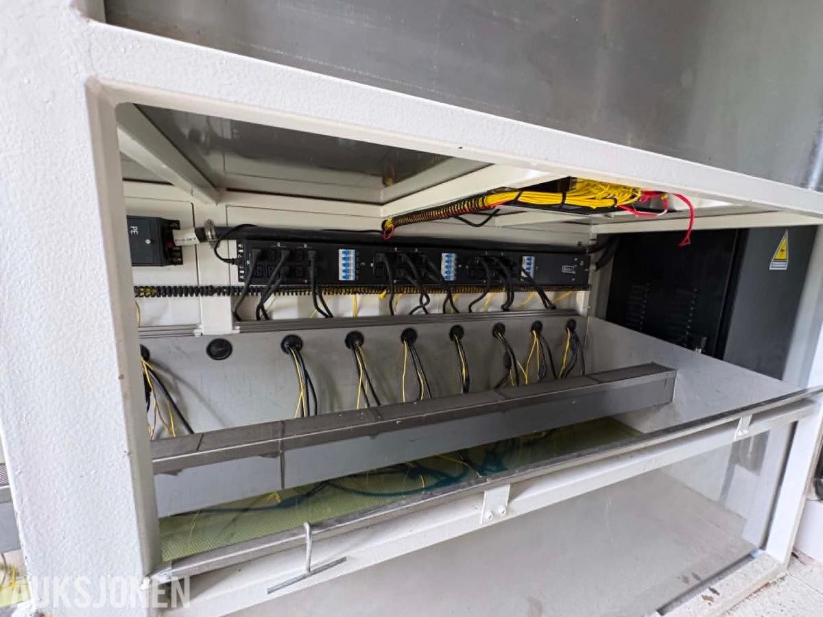 Minerbase L20 - komplett immersion cooling mining container - 2023