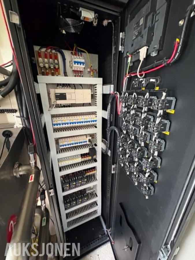 Minerbase L20 - komplett immersion cooling mining container - 2023
