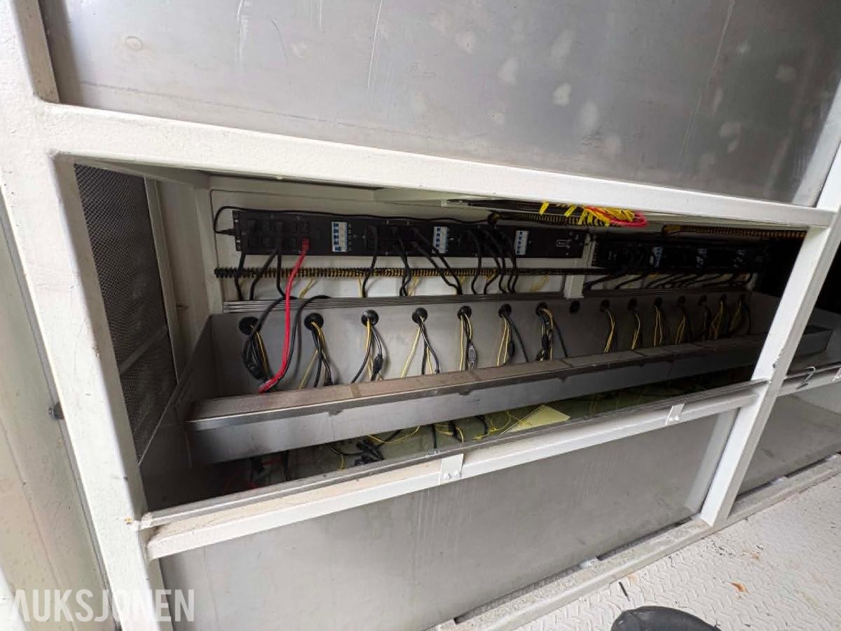 Minerbase L20 - komplett immersion cooling mining container - 2023