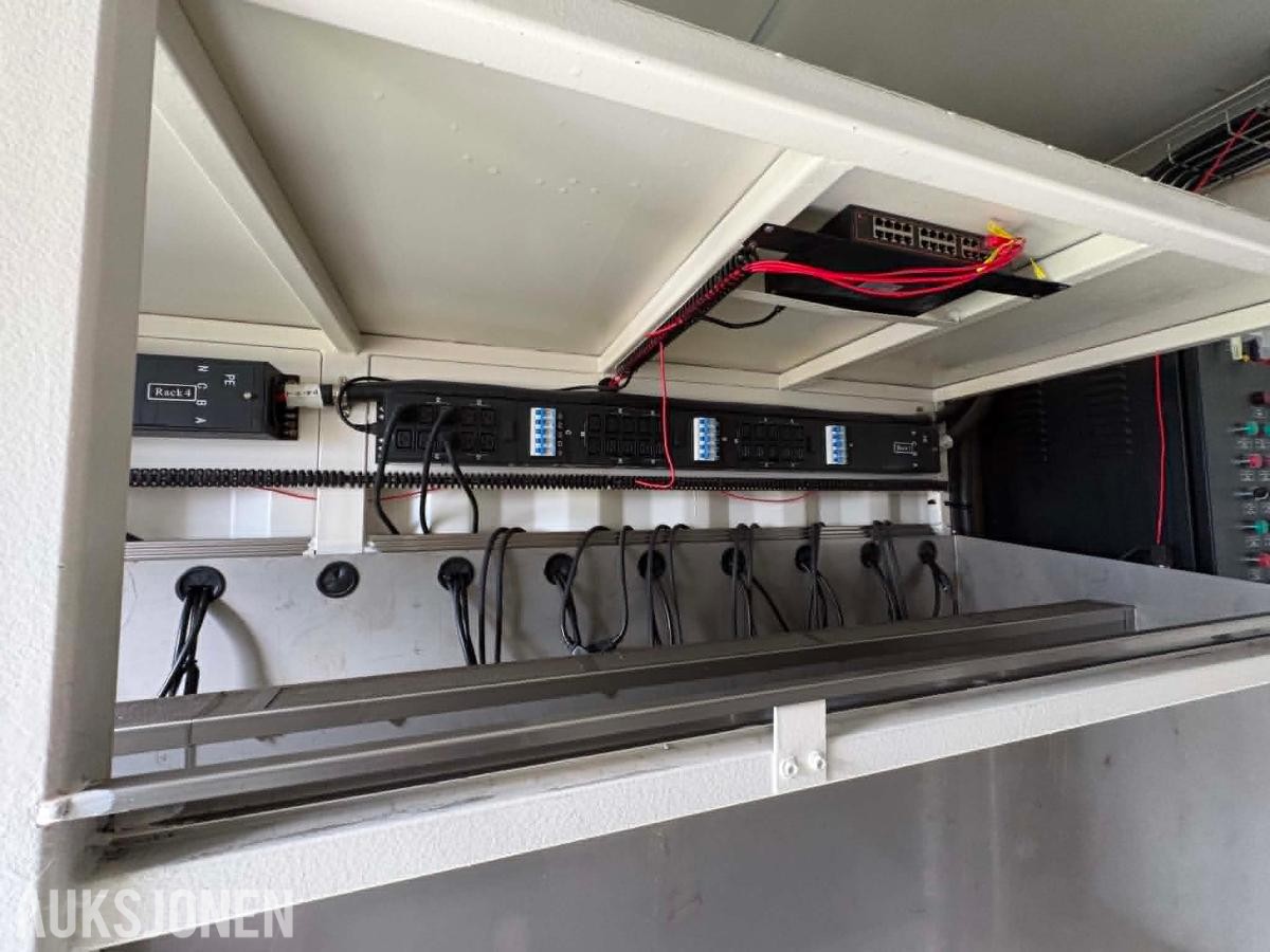 Minerbase L20 - komplett immersion cooling mining container - 2023