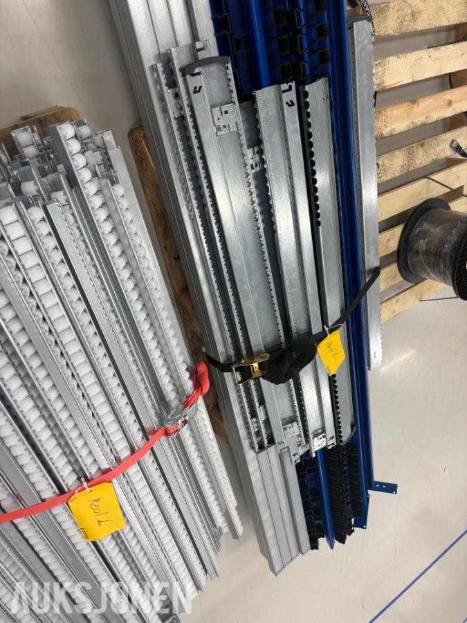 gjennomløpsreol / rullereol med plastkasser