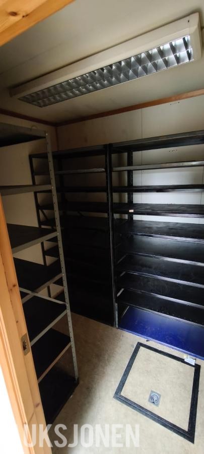 1991 Brakke  med monterte hyller - ingen minstepris