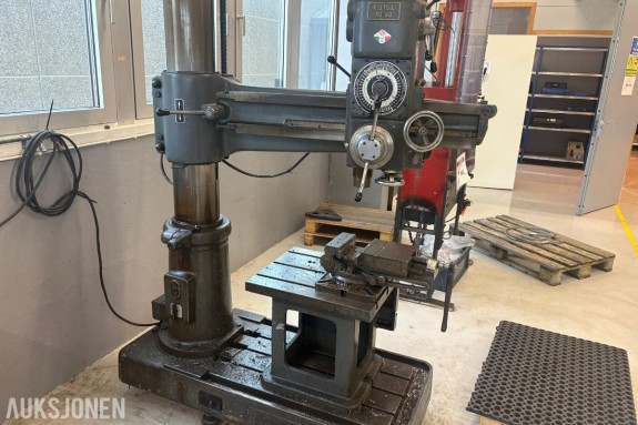 G. Breda R 915 L 30–40 radialboremaskin med maskinskruestikke