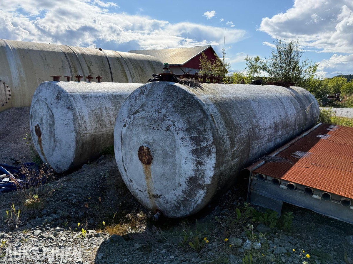 2x Glassfibertrukket ståltank Ca. 7,5 x 1,9 m