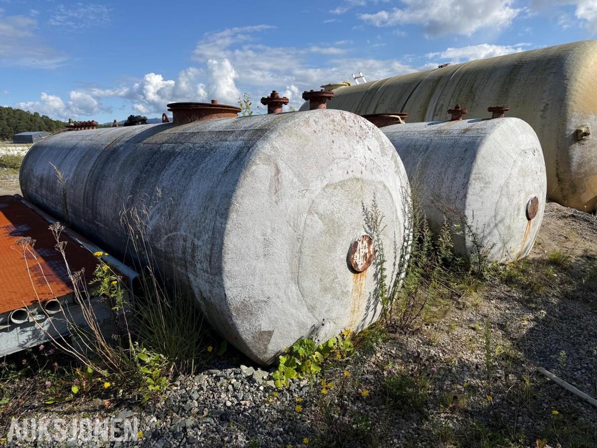 2x Glassfibertrukket ståltank Ca. 7,5 x 1,9 m