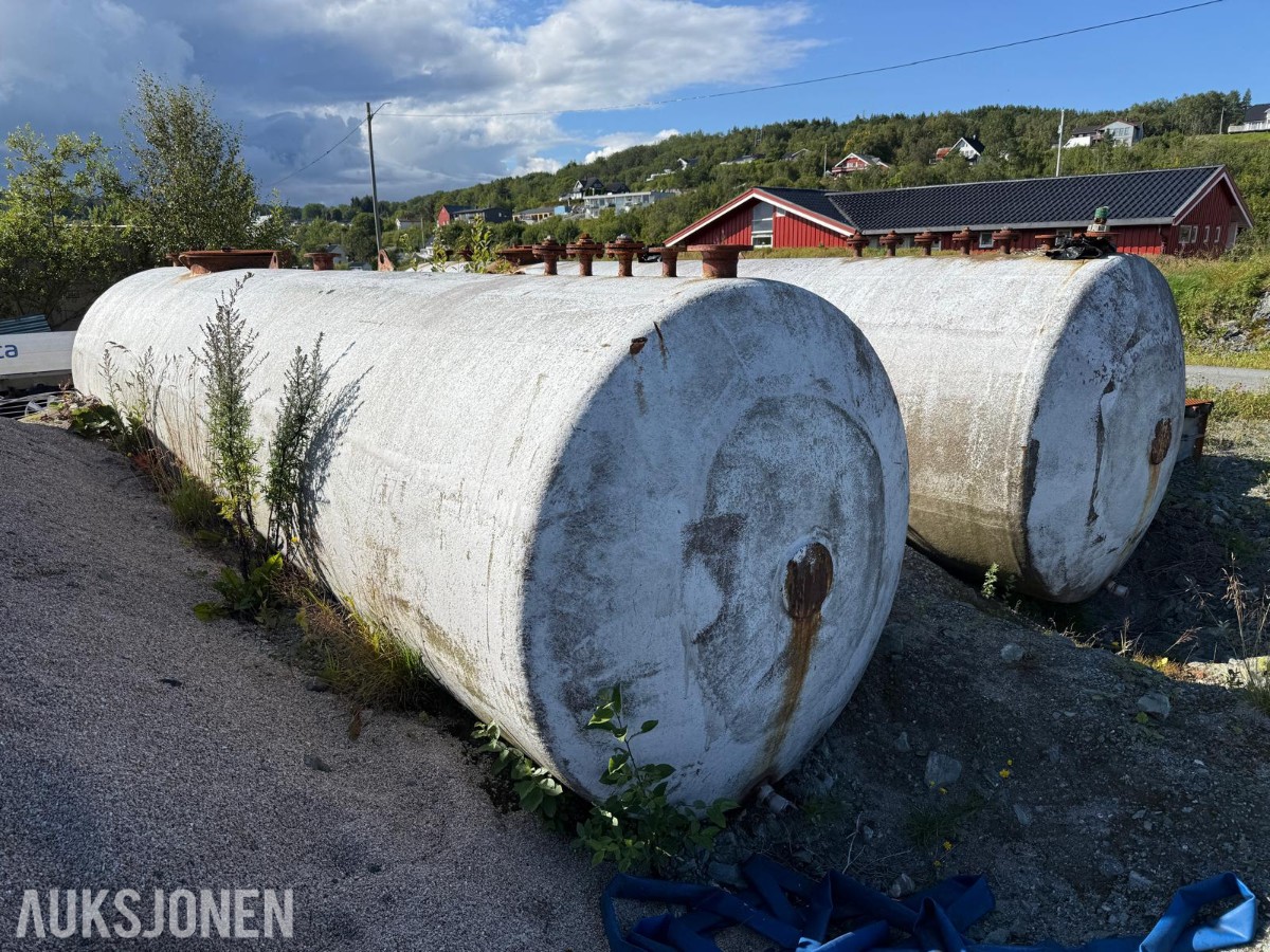 2x Glassfibertrukket ståltank Ca. 7,5 x 1,9 m