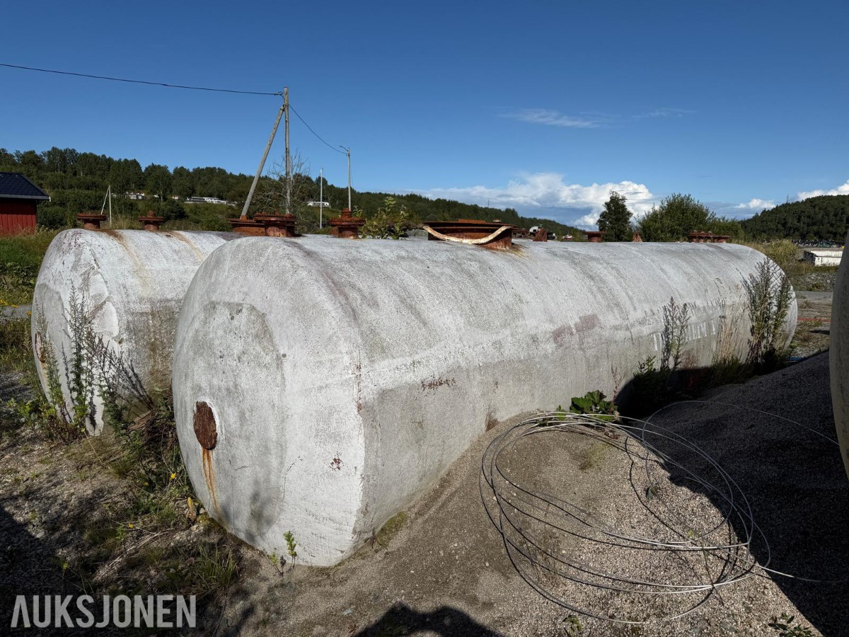 2x Glassfibertrukket ståltank Ca. 7,5 x 1,9 m