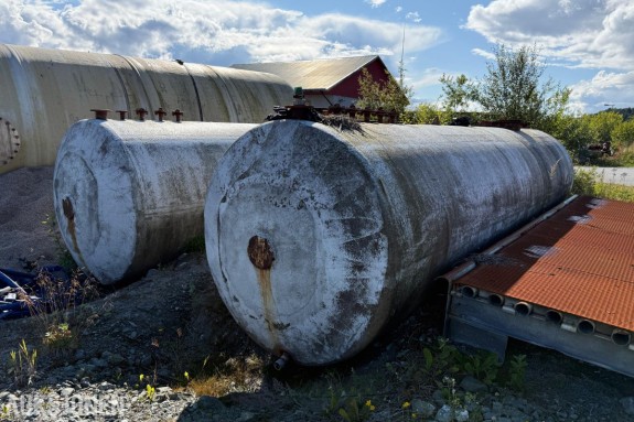 2x Glassfibertrukket ståltank Ca. 7,5 x 1,9 m