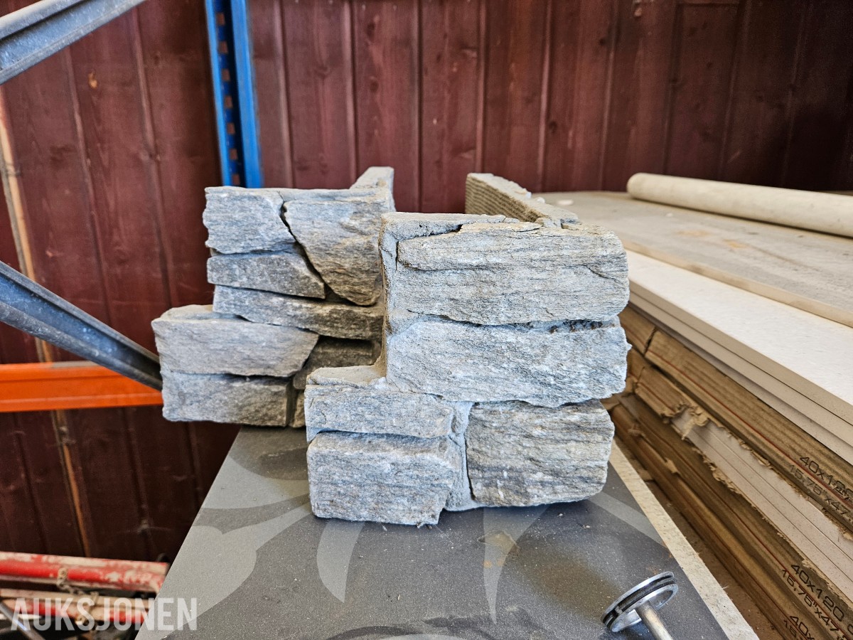 Blandet byggevareparti - natursteinpanel - fliser - ventilasjonsrør og materialer
