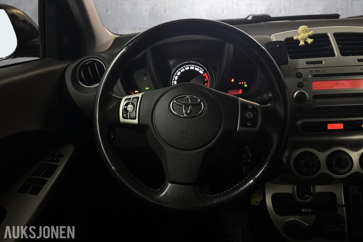 2011 Toyota Urban Cruiser 90 HK DIESEL 4WD HENGERFESTE