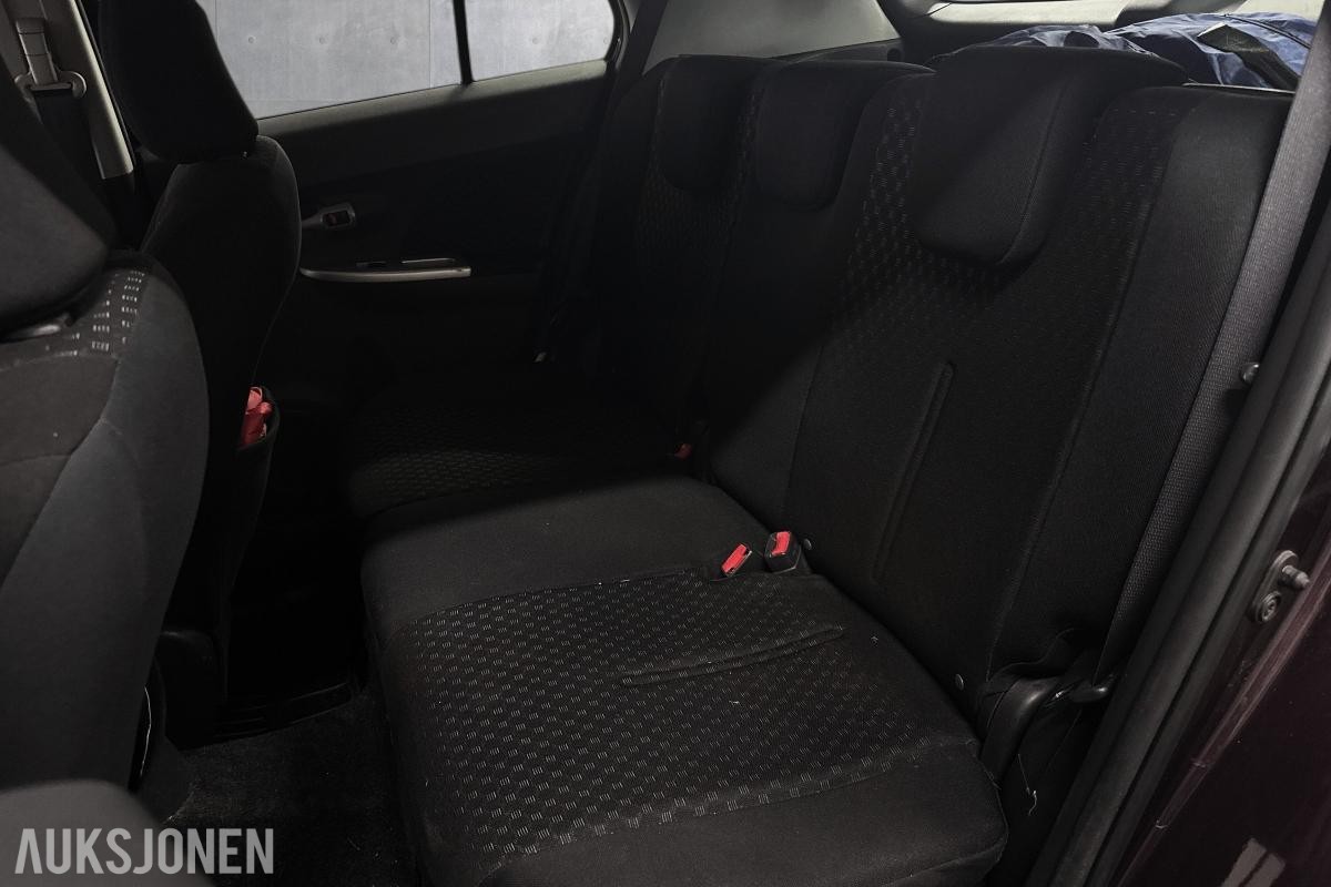 2011 Toyota Urban Cruiser 90 HK DIESEL 4WD HENGERFESTE