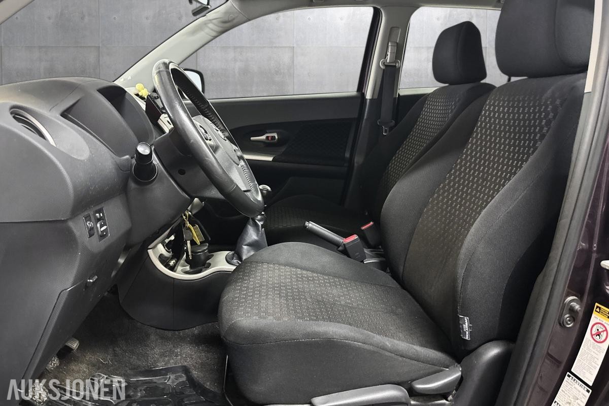 2011 Toyota Urban Cruiser 90 HK DIESEL 4WD HENGERFESTE