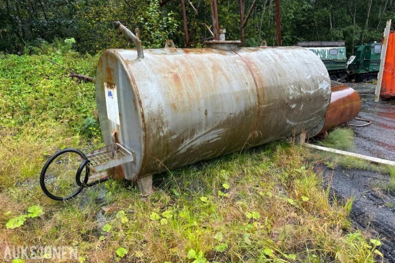 1981 Otnestal 5000 l dieseltank + 1 stk dieseltank 5000L dieseltank + 1 stk dieseltank