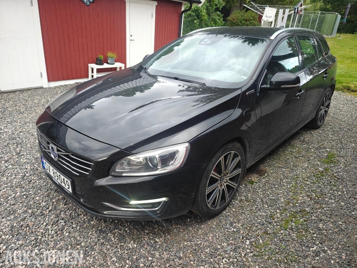 2018 Volvo V60, V60 2.4-220 D AWD, 208186km