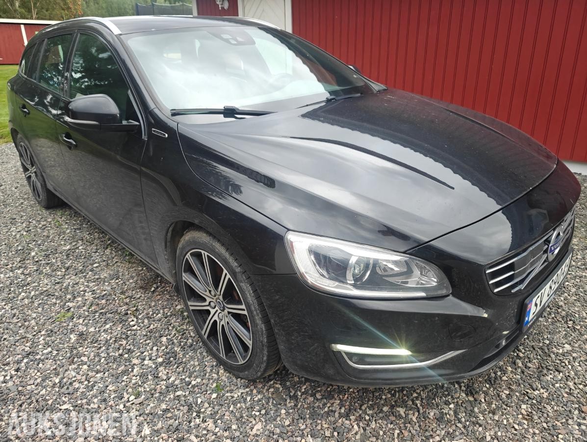 2018 Volvo V60, V60 2.4-220 D AWD, 208186km