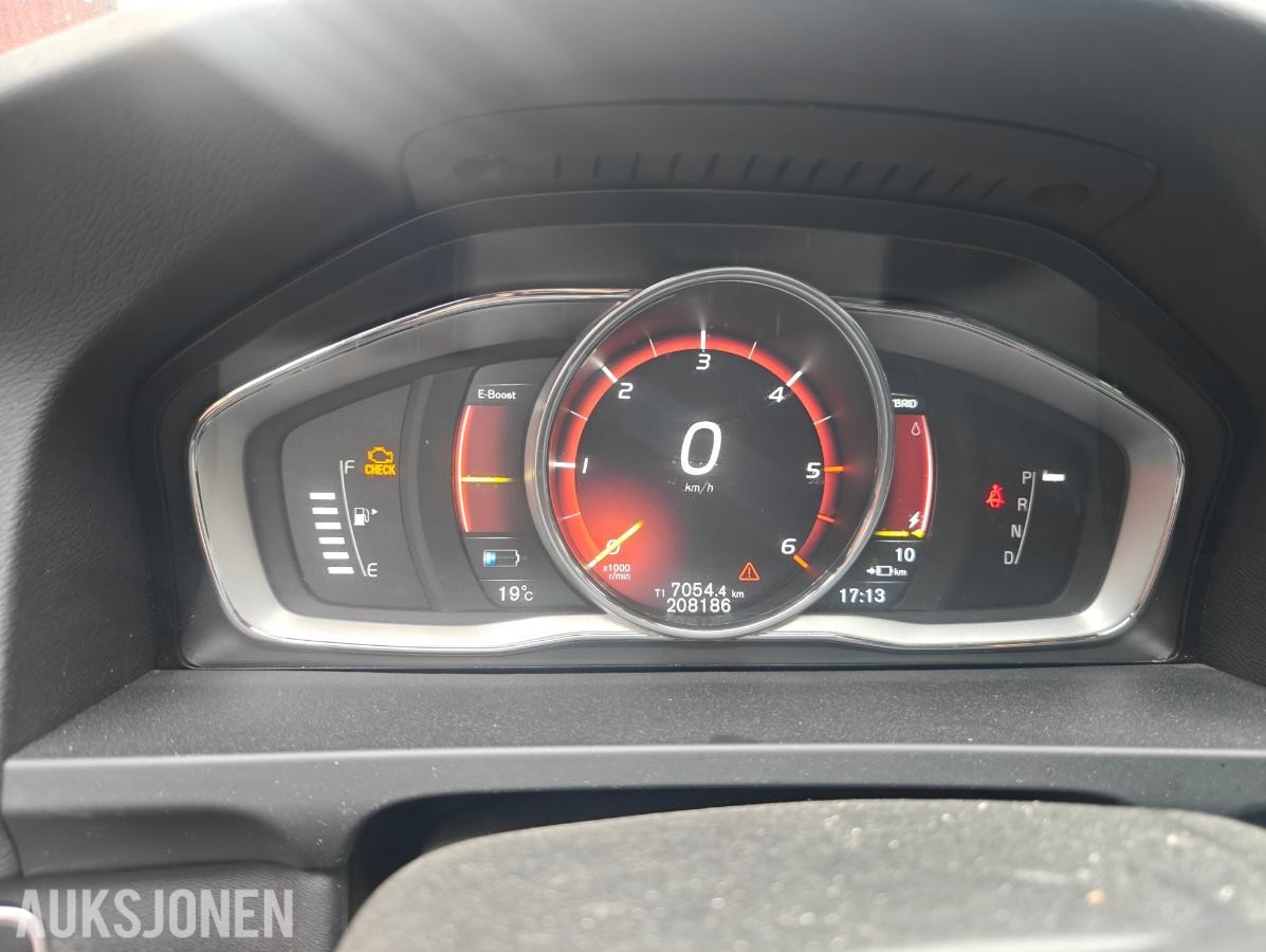 2018 Volvo V60, V60 2.4-220 D AWD, 208186km