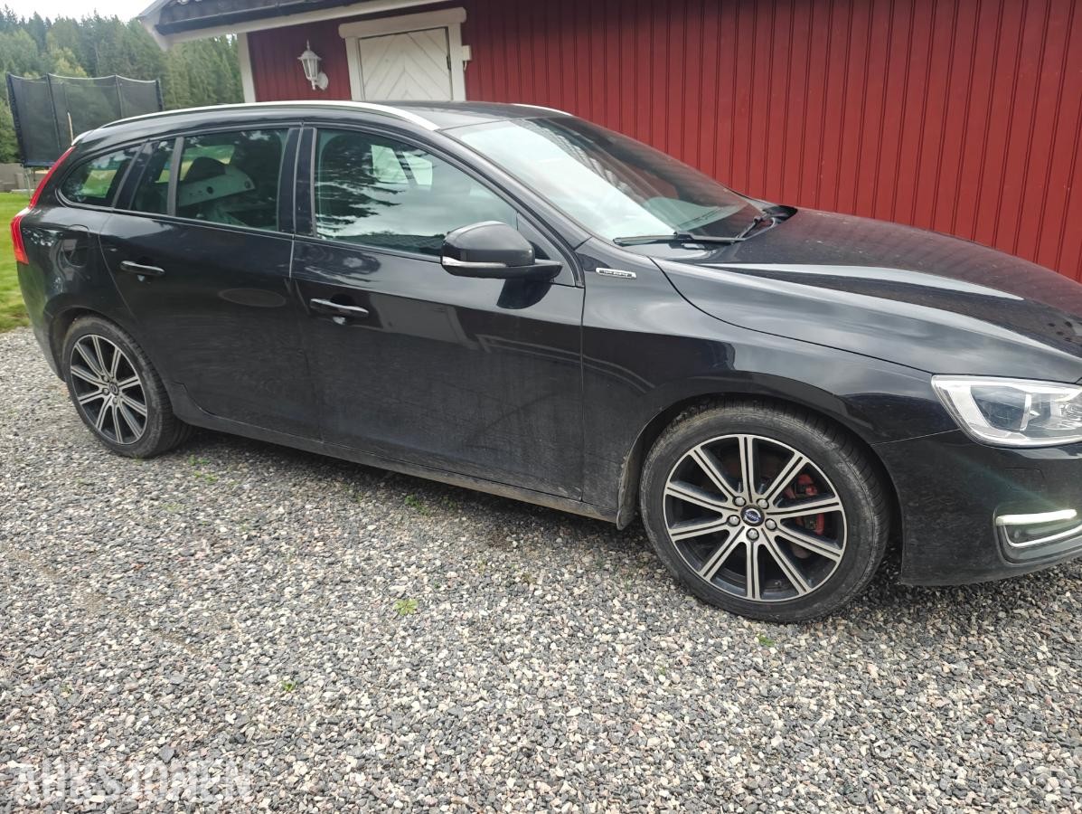 2018 Volvo V60, V60 2.4-220 D AWD, 208186km