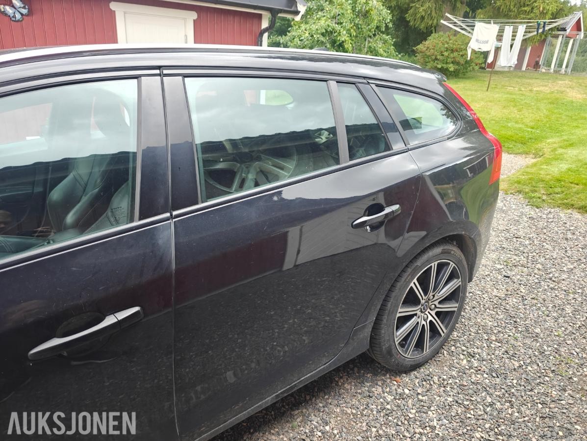 2018 Volvo V60, V60 2.4-220 D AWD, 208186km