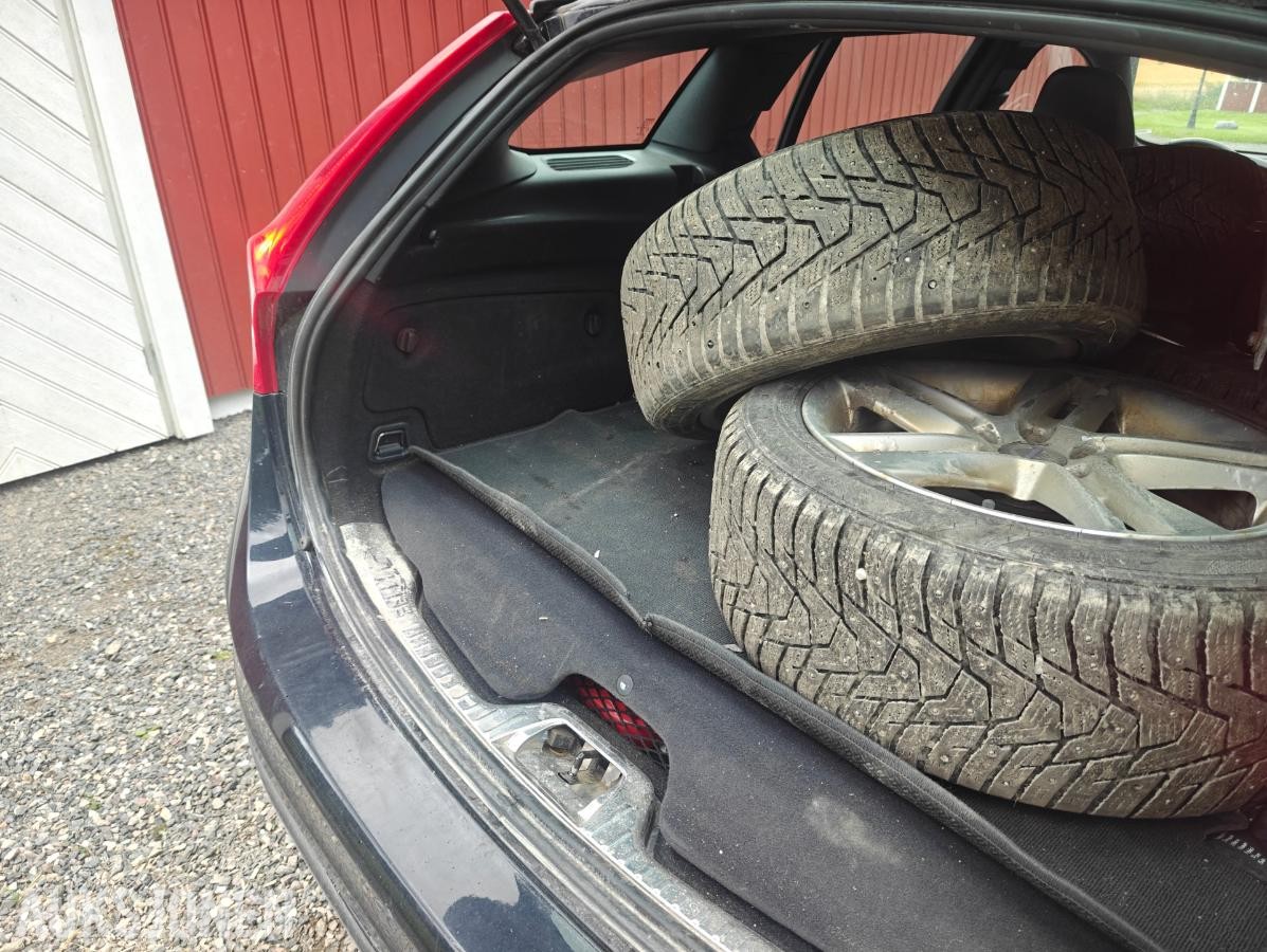 2018 Volvo V60, V60 2.4-220 D AWD, 208186km