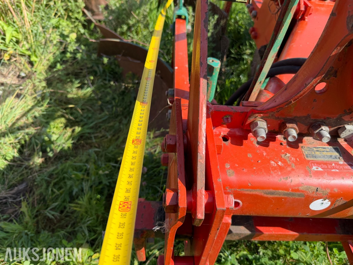 Kverneland MOD. A3 3-skjærs plog med hydraulisk sideregulering