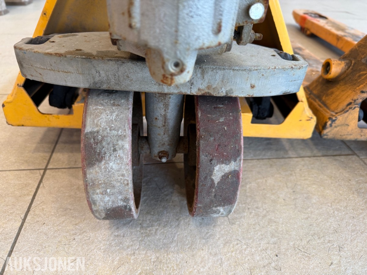 2 stk. jekketraller – kapasitet 2 500 kg