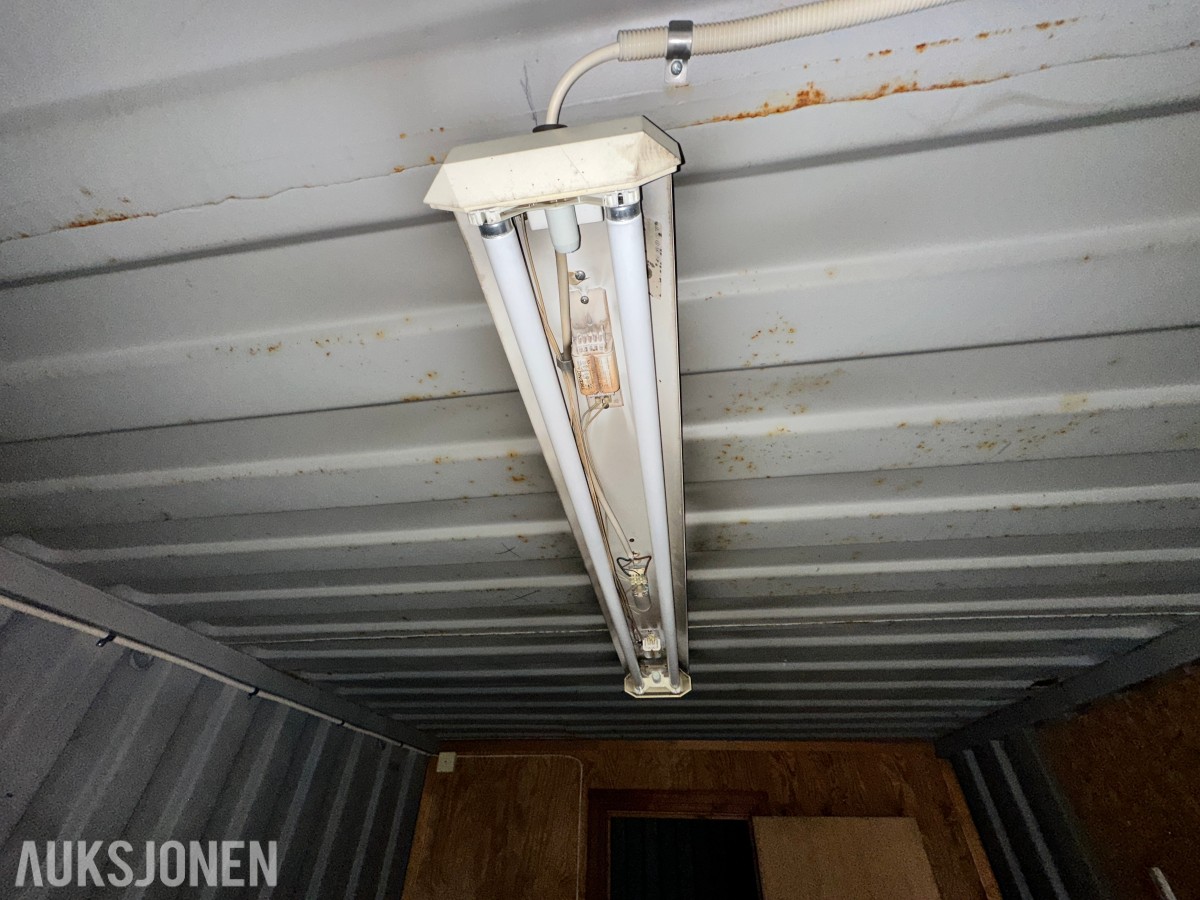 20 fots lagercontainer med innredning, belysning og gangdør