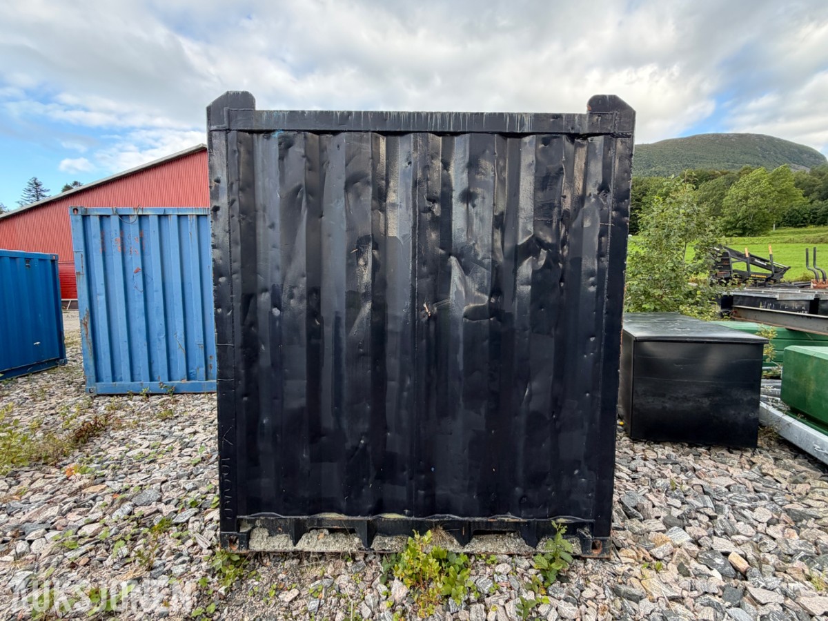 8 fots lager-/verktøycontainer med innredning