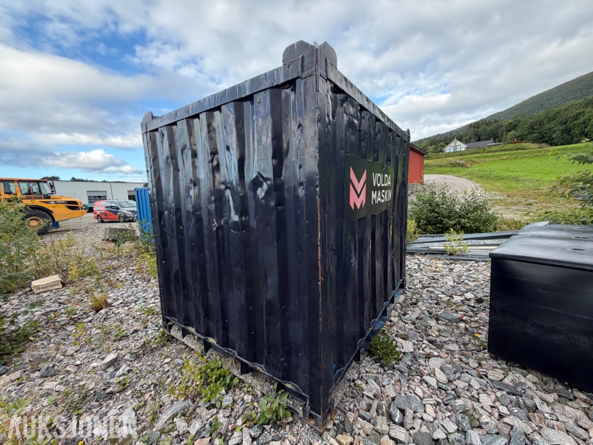 8 fots lager-/verktøycontainer med innredning