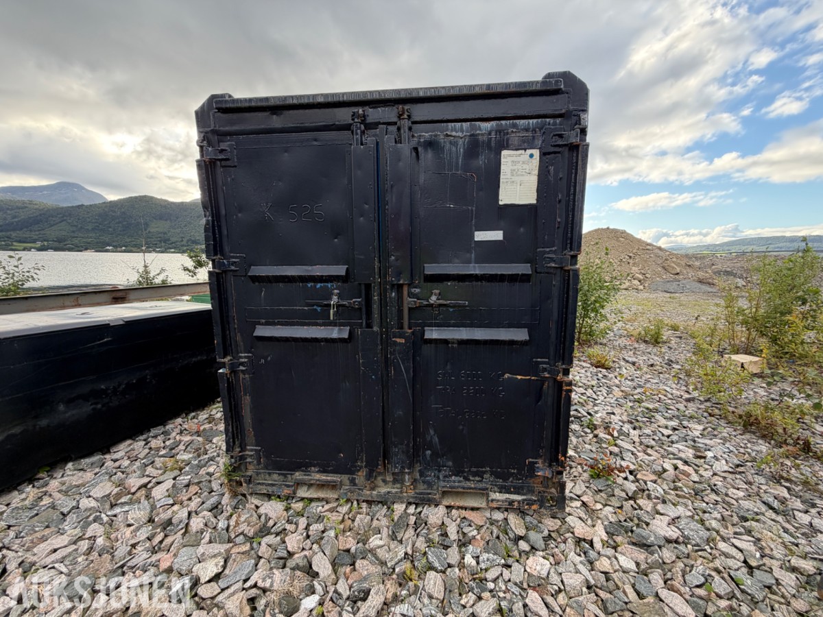 8 fots lager-/verktøycontainer med innredning