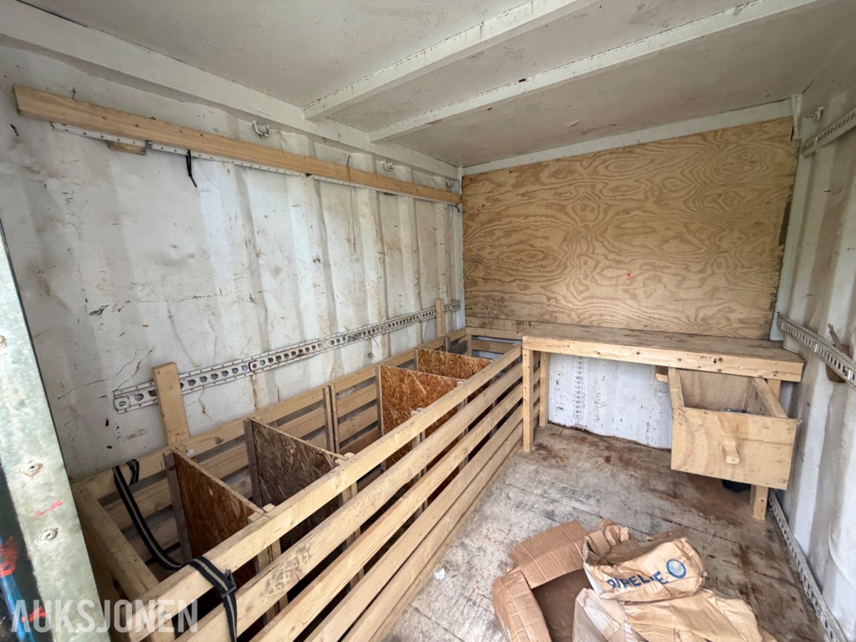8 fots lager-/verktøycontainer med innredning