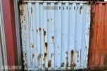 20 fots lagercontainer – tett og fin – med hyller og belysning
