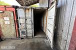 20 fots lagercontainer – tett og fin – med hyller og belysning