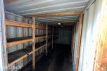 20 fots lagercontainer – tett og fin – med hyller og belysning