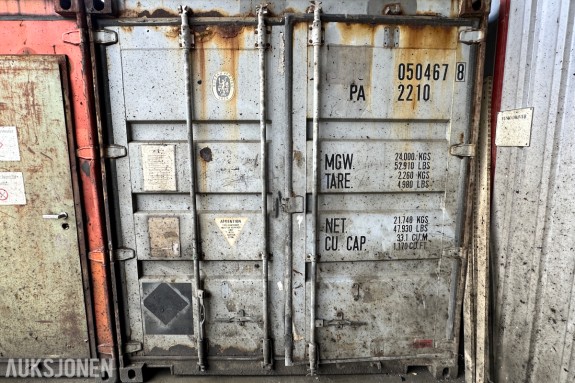 20 fots lagercontainer – tett og fin – med hyller og belysning