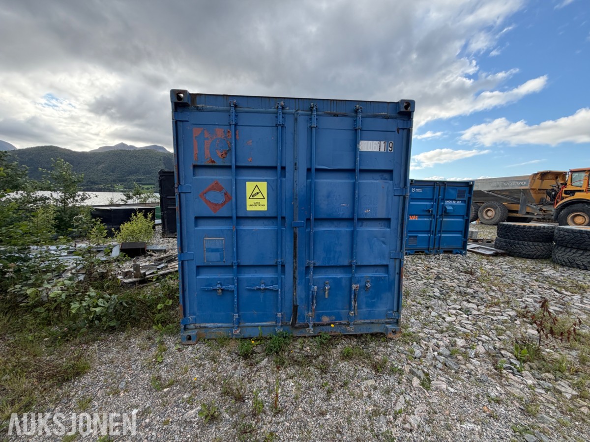 20 fots lagercontainer med VA-materiell, rørdeler og diverse anleggsutstyr